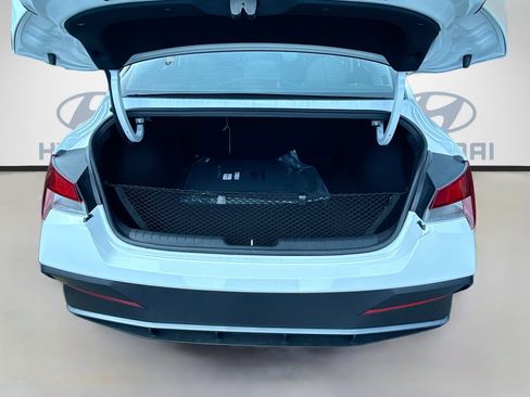 New 2026 Hyundai Elantra SE FWD image 18