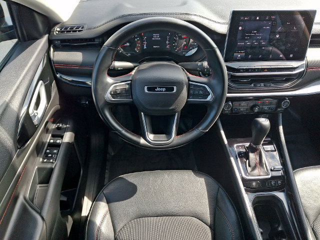 Used 2022 Jeep Compass Trailhawk w/ Trailhawk Convenience Group AWD/4WD image 12
