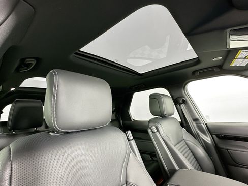 Certified 2025 Land Rover Discovery S image 20