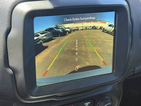 Used 2020 Jeep Renegade Altitude AWD/4WD image 18