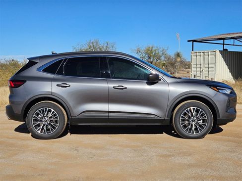 New 2026 Ford Escape SE image 4