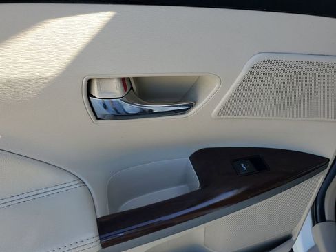 Used 2014 Toyota Venza XLE image 46