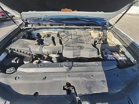 Used 2018 Toyota 4Runner TRD Off-Road Premium image 11