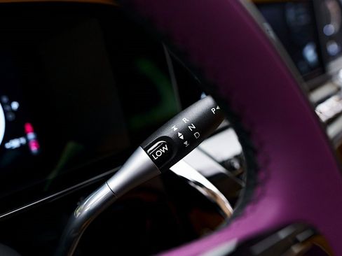 Used 2025 Rolls-Royce Cullinan image 71