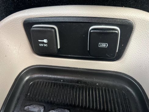 Used 2018 Chrysler Pacifica Touring-L w/ Advanced Safetytec Group image 16