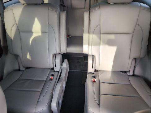 Used 2019 Toyota Highlander XLE image 26