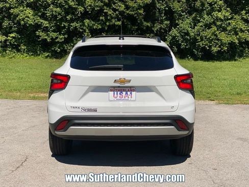 New 2026 Chevrolet Trax LT w/ Sunroof Package FWD image 6