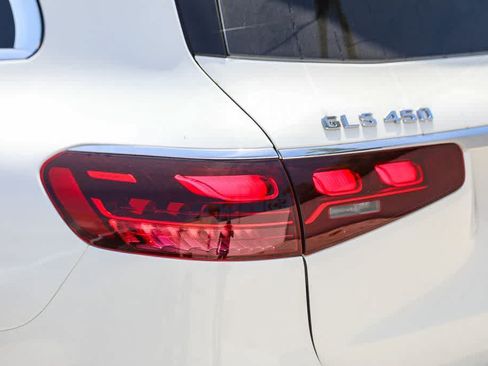 Used 2024 Mercedes-Benz GLS 450 4MATIC image 8