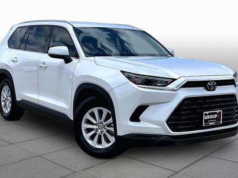 Used 2024 Toyota Grand Highlander AWD image 3