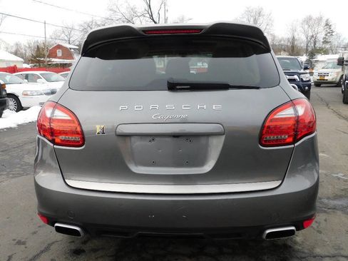Used 2014 Porsche Cayenne Platinum Edition image 37