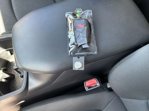 Used 2025 Toyota RAV4 XLE w/ Convenience Package image 36