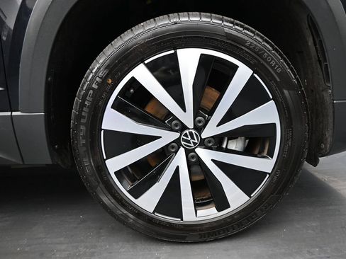 Used 2022 Volkswagen Taos SE AWD/4WD image 10