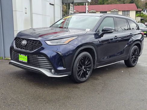 Certified 2025 Toyota Highlander XSE image 3