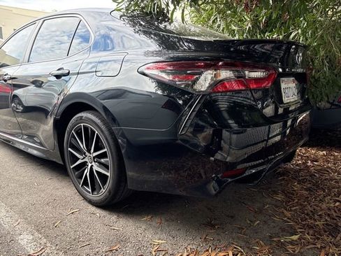 Used 2023 Toyota Camry SE image 5