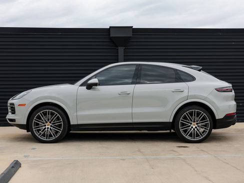 Certified 2023 Porsche Cayenne Platinum Edition image 2