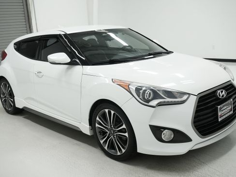 Used 2016 Hyundai Veloster Turbo image 3