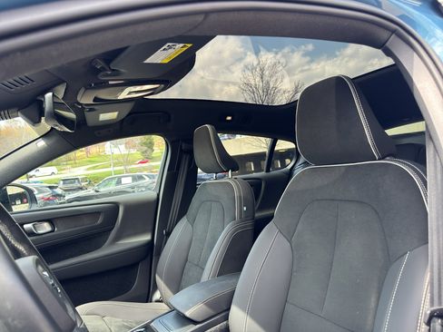 Used 2023 Volvo C40 P8 Recharge Ultimate image 19