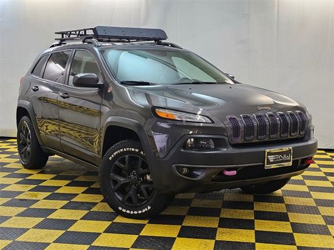 Used 2017 Jeep Cherokee Trailhawk image 1