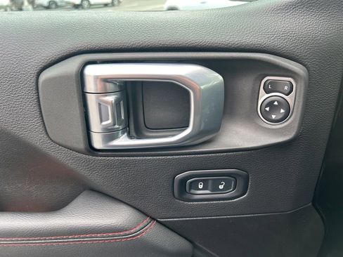 Used 2022 Jeep Gladiator Rubicon w/ Cold Weather Group image 16