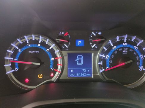 Used 2016 Toyota 4Runner SR5 AWD/4WD image 15