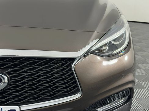 Used 2017 INFINITI QX30 Premium w/ Navigation Package AWD/4WD image 5