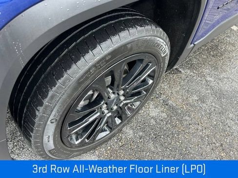 Certified 2023 GMC Acadia SLE w/ Driver Convenience Package AWD/4WD image 16