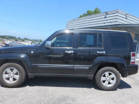 Used 2012 Jeep Liberty Sport image 5