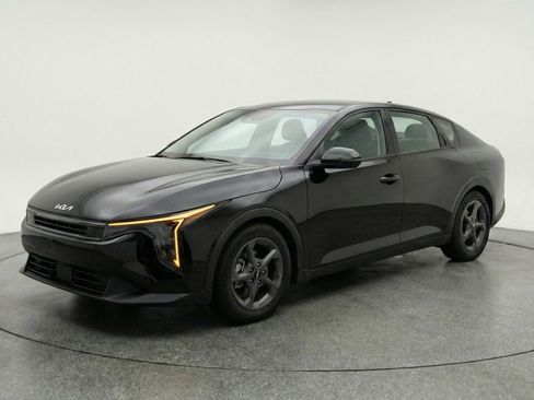 Used 2025 Kia K4 FWD image 3