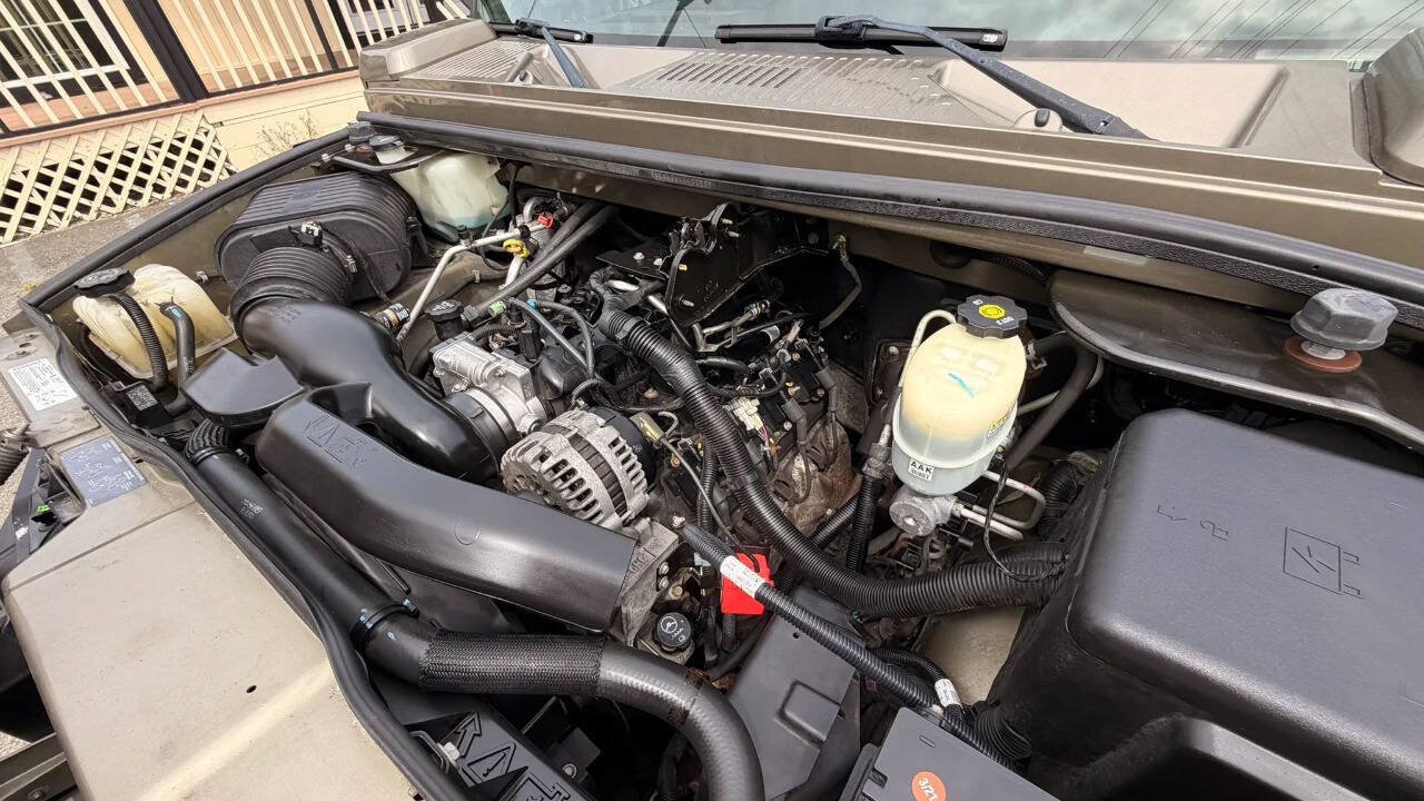 Used 2005 HUMMER H2 SUT w/ Preferred Equipment Group AWD/4WD image 36