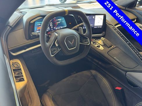 Used 2023 Chevrolet Corvette Stingray Premium Conv w/ Z51 Performance Package image 3