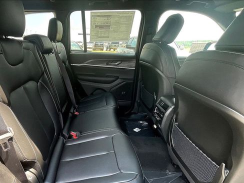 New 2025 Jeep Grand Cherokee Limited image 23