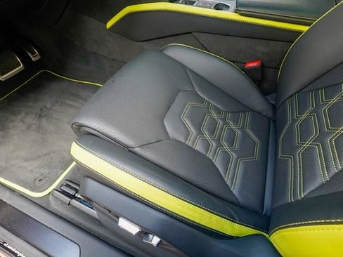 Used 2025 Lamborghini Urus SE image 55