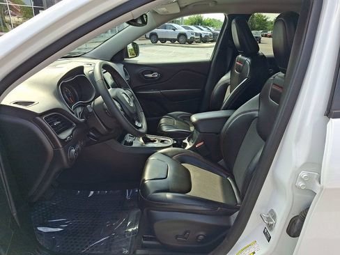 Used 2022 Jeep Cherokee Trailhawk w/ Comfort/Convenience Group AWD/4WD image 13