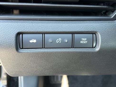 Used 2025 Nissan Altima 2.5 SV FWD image 17