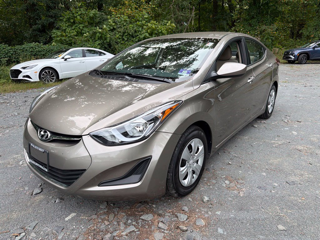 Used 2016 Hyundai Elantra SE FWD image 1