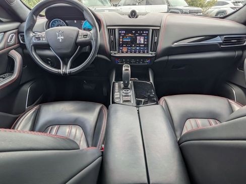 Used 2021 Maserati Levante image 17