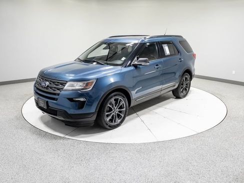 Used 2019 Ford Explorer XLT w/ Equipment Group 202A AWD/4WD image 37