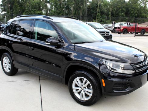 Used 2016 Volkswagen Tiguan S image 9