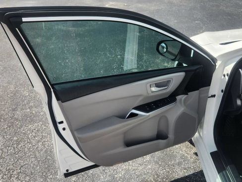 Used 2017 Toyota Camry SE FWD image 10