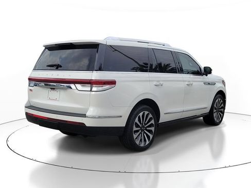 Used 2024 Lincoln Navigator Reserve AWD/4WD image 4