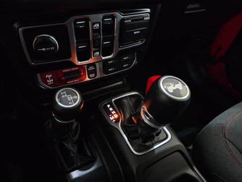 Used 2024 Jeep Wrangler Unlimited Rubicon AWD/4WD image 42
