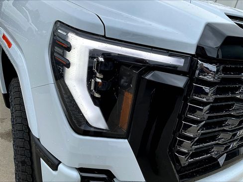 New 2026 GMC Sierra 2500 Denali Ultimate w/ LPO, Black Badging Package AWD/4WD image 8