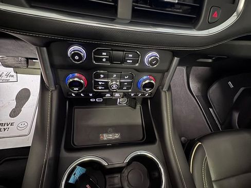 Used 2022 GMC Yukon SLT w/ SLT Premium Package image 22