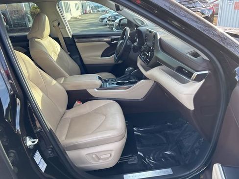 Used 2021 Toyota Highlander Limited image 37