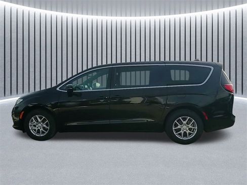 New 2026 Chrysler Pacifica Select image 16