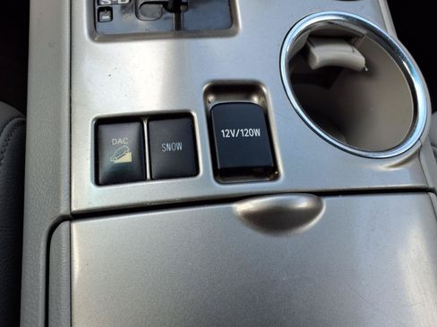Used 2011 Toyota Highlander SE w/ Tow Pkg AWD/4WD image 9