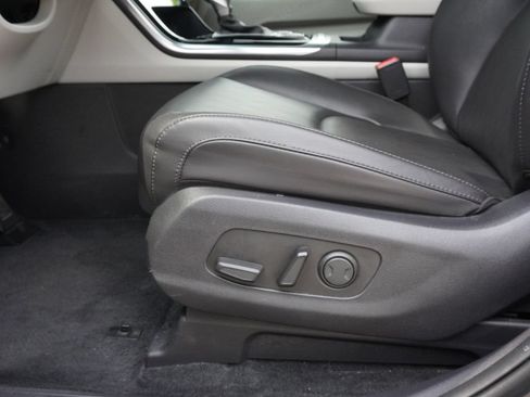 Used 2024 Kia Carnival EX FWD image 26