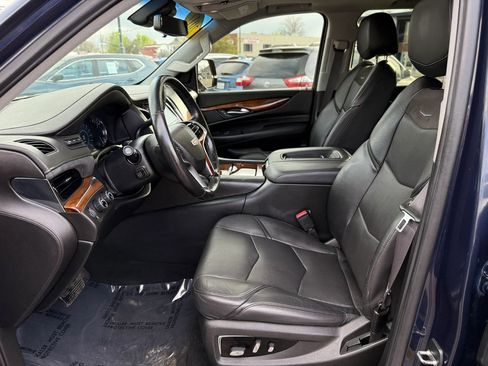 Used 2017 Cadillac Escalade Premium Luxury image 12