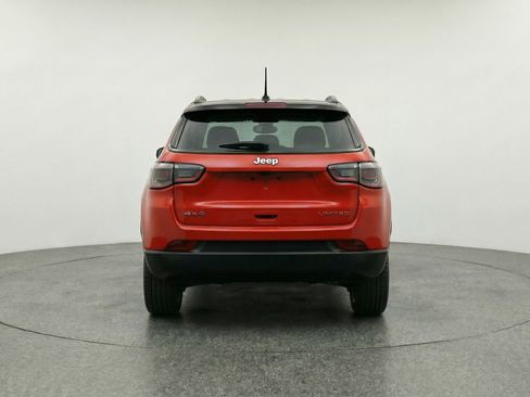 Used 2025 Jeep Compass Limited image 7