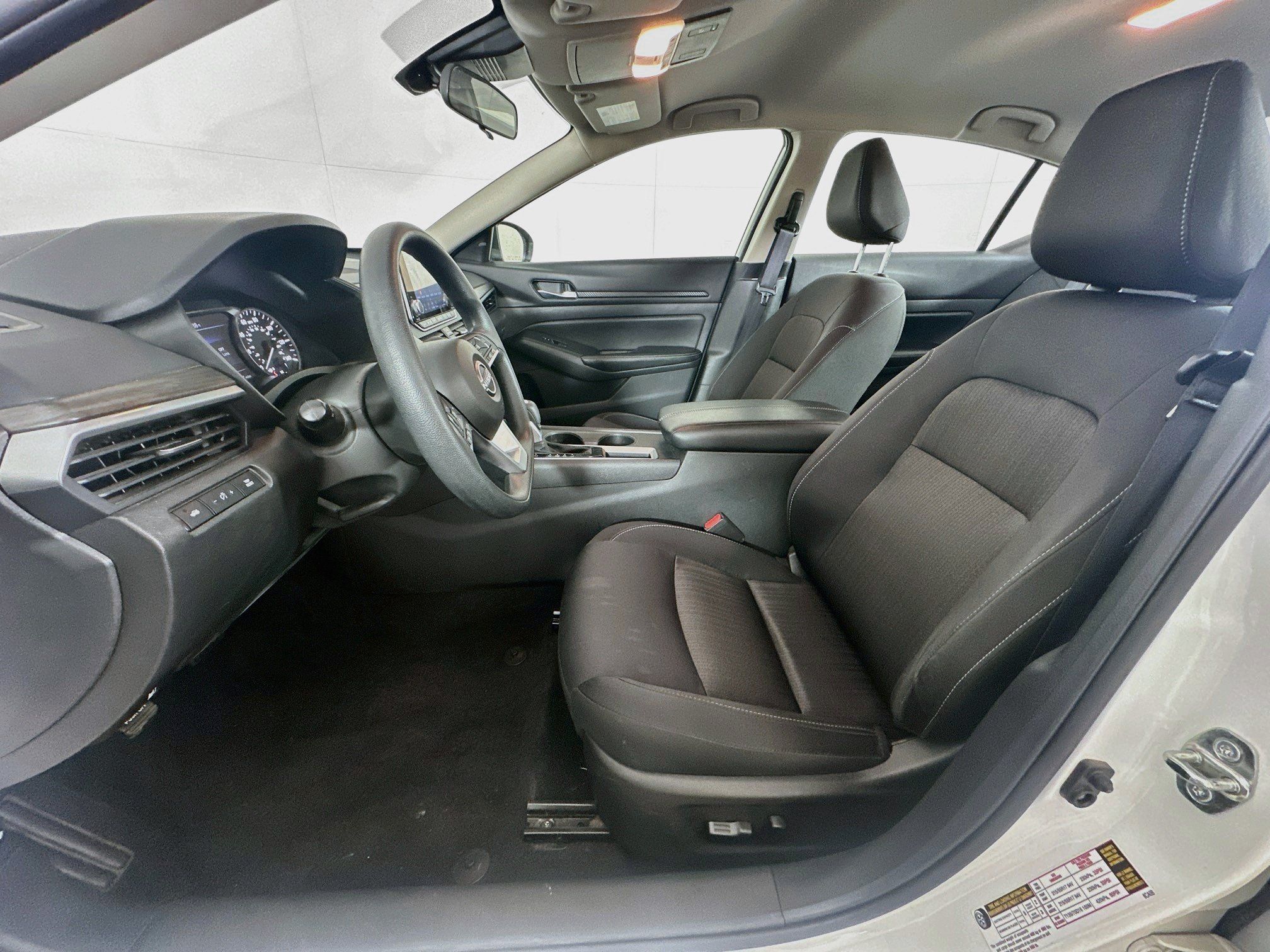 Used 2025 Nissan Altima 2.5 SV FWD image 13